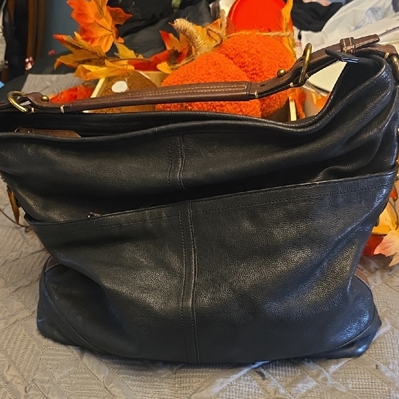 Coach Handbags - Coach Black Leather Shoulder Hobo Bag No. E0993-70189